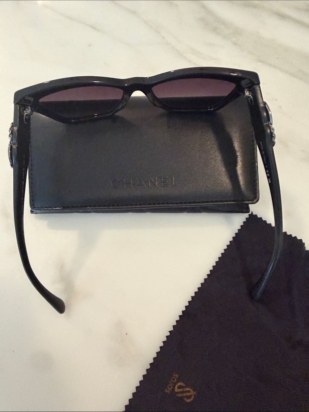 CHANEL Black Rectangular Sunglasses with Crystal CC Emblem - Picture 4 of 6